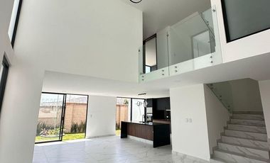 VENTA casa en Angelopolis II 5 recamaras y jardin