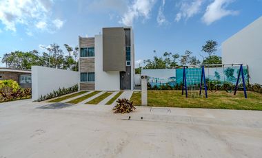 CASA DE 3 RECÁMARAS - TERRAZA - SIN COLINDANCIAS. PLAYA DEL CARMEN. ENTREGA INMEDIATA