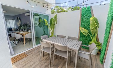 CASA DE 3 RECÁMARAS - TERRAZA - SIN COLINDANCIAS. PLAYA DEL CARMEN. ENTREGA INMEDIATA