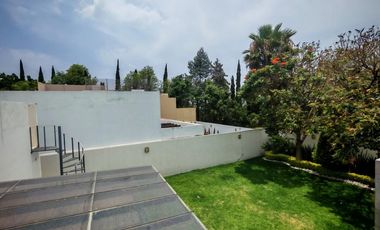 Casa muy amplia en venta, fraccionamiento Puerta de Hierro Puebla