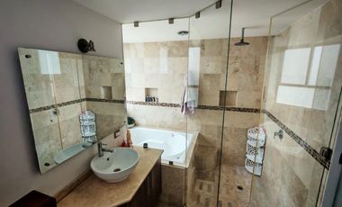 Casa muy amplia en venta, fraccionamiento Puerta de Hierro Puebla
