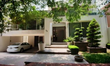 Casa muy amplia en venta, fraccionamiento Puerta de Hierro Puebla