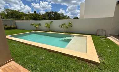 Casa Country en VENTA con alberca privada cerca de Mérida