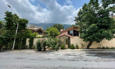 Hermosa Residencia en Colonial de la Sierra, San Pedro Garza García, N. L.