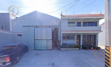Casa con Bodega en Barrio De Guadalupe a 7 min. del Zócalo Libres, Puebla.