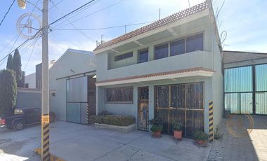 Casa con Bodega en Barrio De Guadalupe a 7 min. del Zócalo Libres, Puebla.