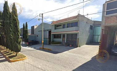 Casa con Bodega en Barrio De Guadalupe a 7 min. del Zócalo Libres, Puebla.