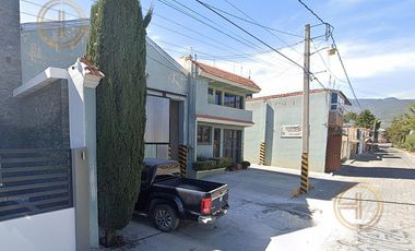 Casa con Bodega en Barrio De Guadalupe a 7 min. del Zócalo Libres, Puebla.