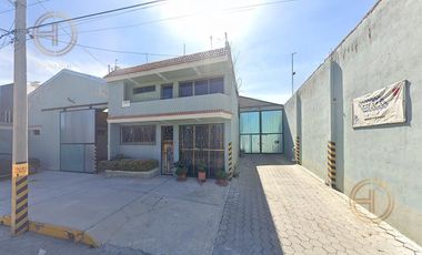 Casa con Bodega en Barrio De Guadalupe a 7 min. del Zócalo Libres, Puebla.