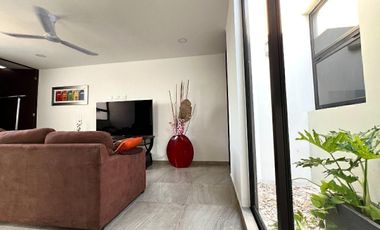 CASA EN VENTA EN PRIVADA TAMORA EQUIPADA, CONKAL.