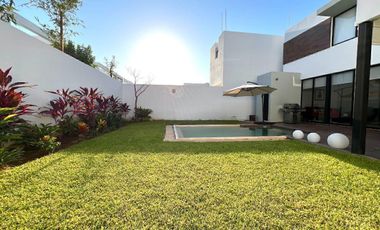 CASA EN VENTA EN PRIVADA TAMORA EQUIPADA, CONKAL.