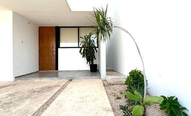 CASA EN VENTA EN PRIVADA TAMORA EQUIPADA, CONKAL.