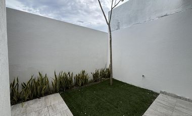 LOMAS DEL DORADO, Casa en VENTA de UNA PLANTA, 2 recamaras y jardin