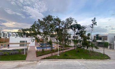 CASA EN VENTA EN PLAYA DEL CARMEN 3 HABITACIONES CON GYM, CASA CLUB ALBERCA, GRILL, PRIVADO