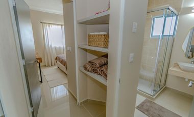 CASA EN VENTA EN PLAYA DEL CARMEN 3 HABITACIONES CON GYM, CASA CLUB ALBERCA, GRILL, PRIVADO