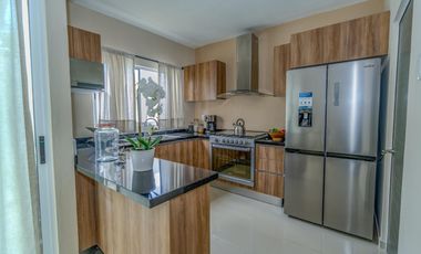 CASA EN VENTA EN PLAYA DEL CARMEN 3 HABITACIONES CON GYM, CASA CLUB ALBERCA, GRILL, PRIVADO