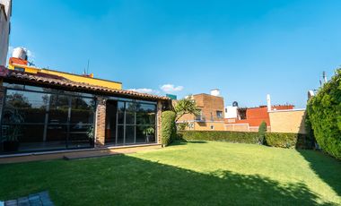 Venta de casa en condominio completamente remodelada en Av Centenario