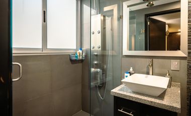 Venta de casa en condominio completamente remodelada en Av Centenario