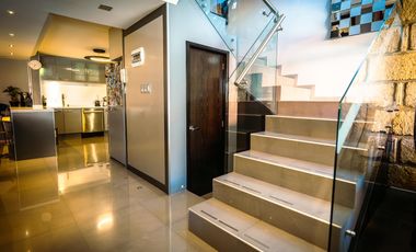 Venta de casa en condominio completamente remodelada en Av Centenario