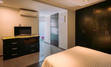 Venta de casa en condominio completamente remodelada en Av Centenario