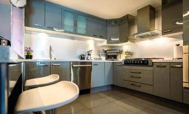 Venta de casa en condominio completamente remodelada en Av Centenario