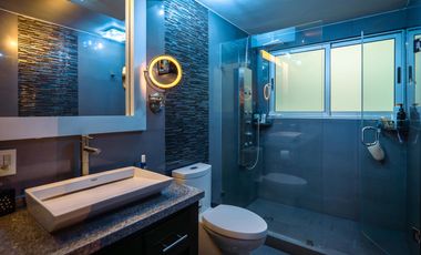 Venta de casa en condominio completamente remodelada en Av Centenario