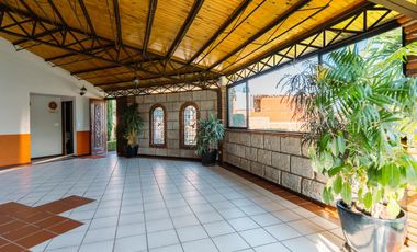 Venta de casa en condominio completamente remodelada en Av Centenario