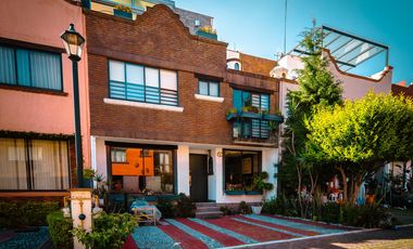 Venta de casa en condominio completamente remodelada en Av Centenario
