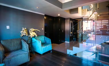 Venta de casa en condominio completamente remodelada en Av Centenario