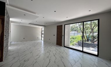 CASA EN LOMAS DE ATZINGO