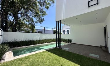 CASA EN LOMAS DE ATZINGO