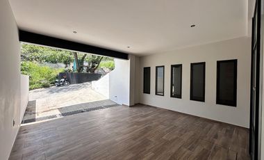 CASA EN LOMAS DE ATZINGO