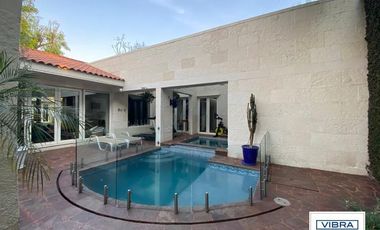 Magnífica residencia con alberca a la venta en las Lomas de Chapultepec, CDMX