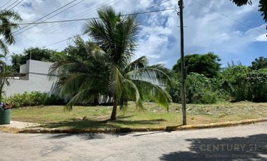 Terreno en venta en Resd. Campestre de 1,113 m2 en esquina Sm 309 mz 4 lt 14 Paseos del Sol C2887