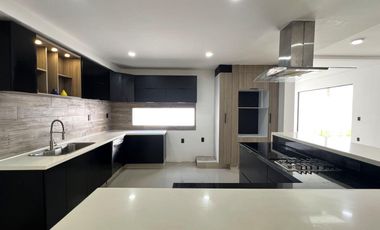 CASA CON ALBERCA EN VENTA EN LOMAS DIAMANTE