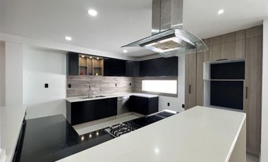 CASA CON ALBERCA EN VENTA EN LOMAS DIAMANTE