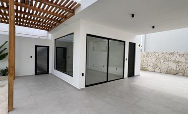 CASA CON ALBERCA EN VENTA EN LOMAS DIAMANTE