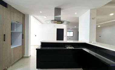 CASA CON ALBERCA EN VENTA EN LOMAS DIAMANTE