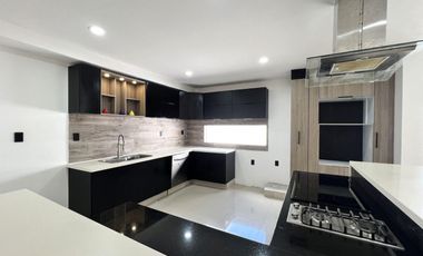 CASA CON ALBERCA EN VENTA EN LOMAS DIAMANTE