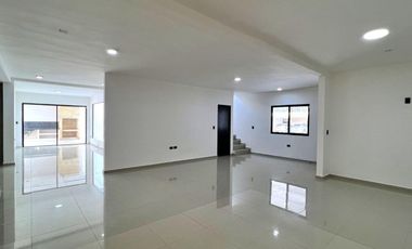 CASA CON ALBERCA EN VENTA EN LOMAS DIAMANTE