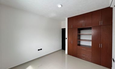 CASA CON ALBERCA EN VENTA EN LOMAS DIAMANTE