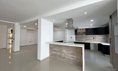 CASA CON ALBERCA EN VENTA EN LOMAS DIAMANTE