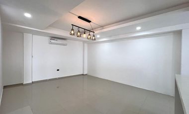 CASA CON ALBERCA EN VENTA EN LOMAS DIAMANTE