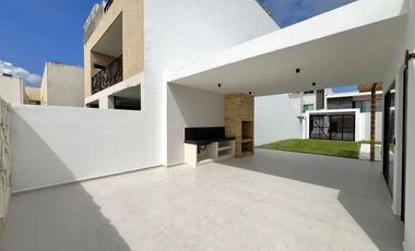CASA CON ALBERCA EN VENTA EN LOMAS DIAMANTE