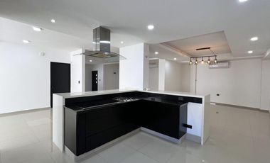 CASA CON ALBERCA EN VENTA EN LOMAS DIAMANTE