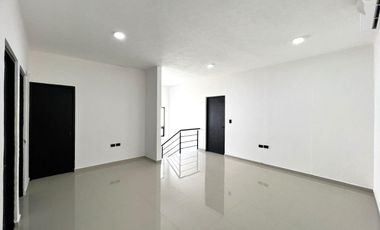 CASA CON ALBERCA EN VENTA EN LOMAS DIAMANTE
