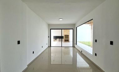CASA CON ALBERCA EN VENTA EN LOMAS DIAMANTE