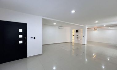 CASA CON ALBERCA EN VENTA EN LOMAS DIAMANTE