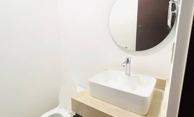 CASA EN VENTA AMUEBLADA TIPO VILLA EN PRIVADA YA' AX BEH, CONKAL.