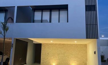 CASA EN VENTA AMUEBLADA TIPO VILLA EN PRIVADA YA' AX BEH, CONKAL.
